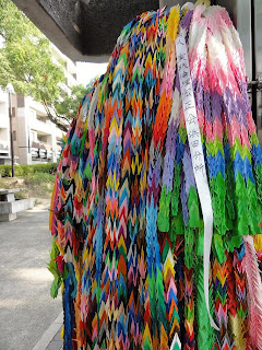 Tsurus de origami em homenagem às vítimas de Hiroshima