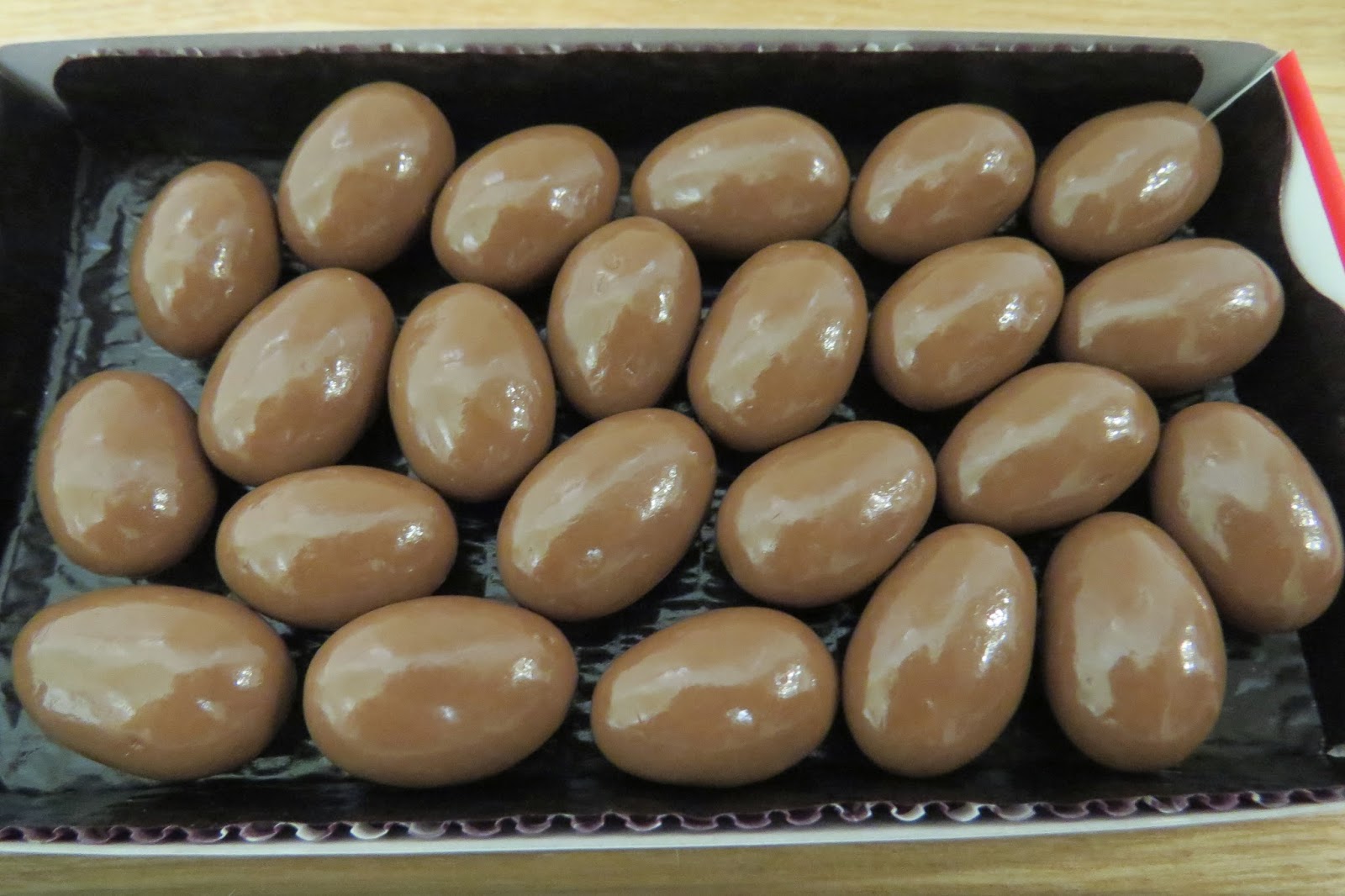 Japanese Almond Chocolate Meiji, Lotte and Glico It has grown on me!