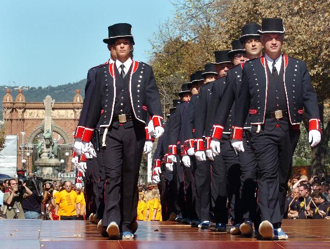 Cataluña y su propuesta de Un Ejercito Desfile+mossos