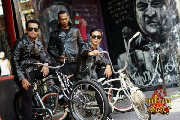 Lirik Chord Gitar The Opening Ketika Senja Sid Berbagi Waktu senja yang tercipta ketika menjelang malam ini memang amat indah meski hanya berlangsung begitu singkat. lirik dan chord lagu ldr long distance relationship motifora band blogger