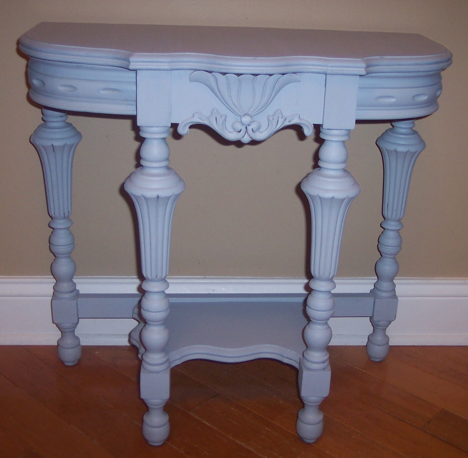 Uniquely Chic Furniture Gray Vintage Side Table