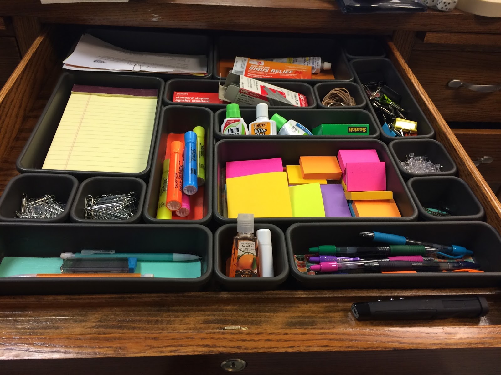 The Classroom Crafter: Desk Organization