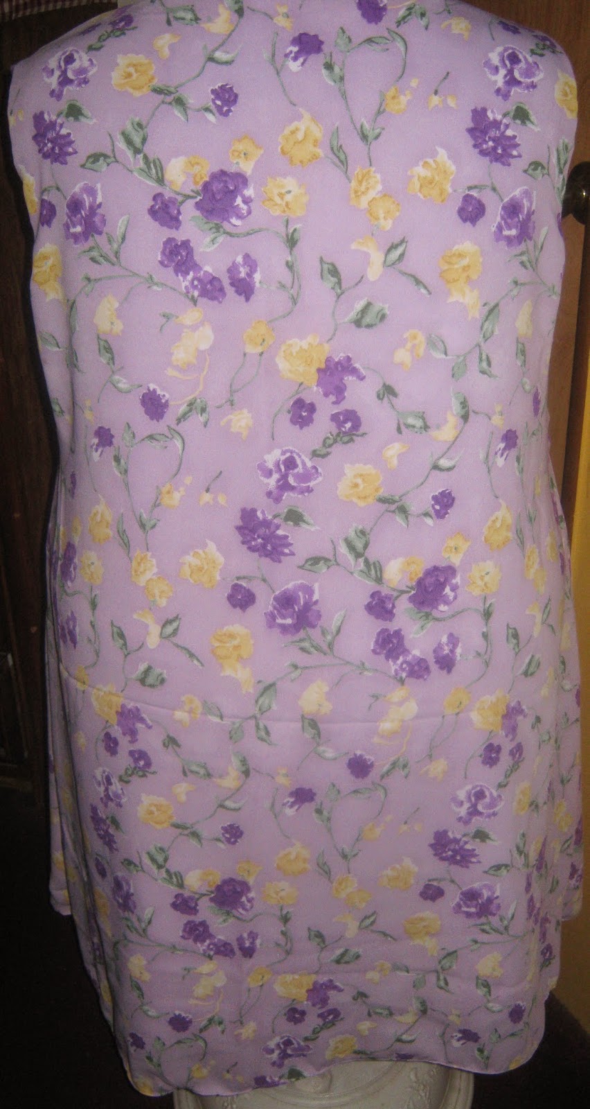 Simplicity 7117 sleeveless dress www.sewplus.blogspot.com back view Simplicity 7117 sleeveless dress www.sewplus.blogspot.com back view