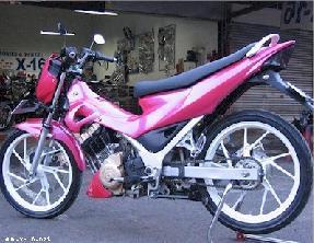 modifikasi Suzuki satria FU 125 cc velg Racing dan warna pink.JPG