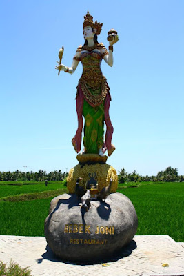 Dewi Sri Statue at Bebek Joni Ubud