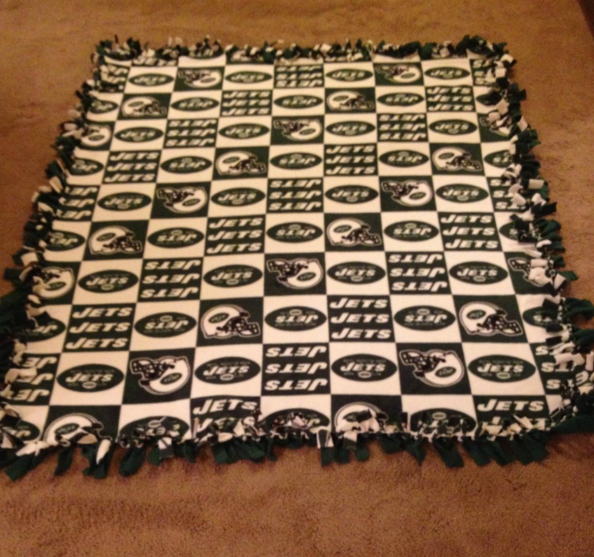 christina's obsessions DIY flannel knot blanket!