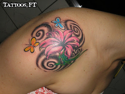 tattoos com Borboleta com flor