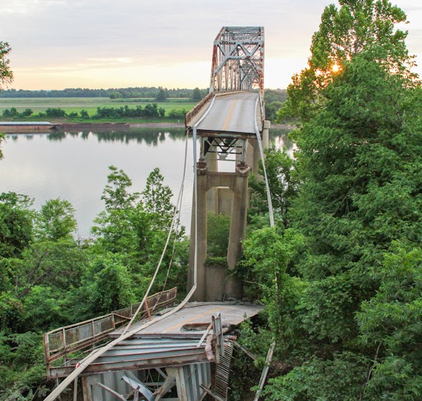 Mark D. McCoy Photography Ledbetter Bridge Collapse