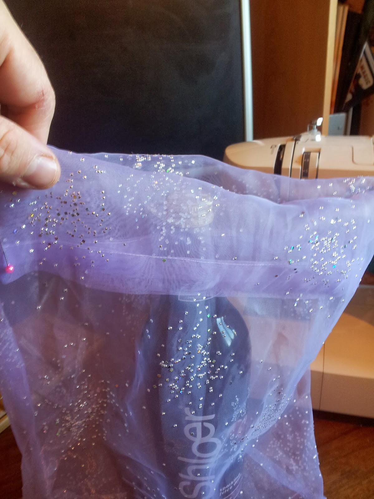 Fabric8 Online. Textile News and Views How to make an organza gift bag.