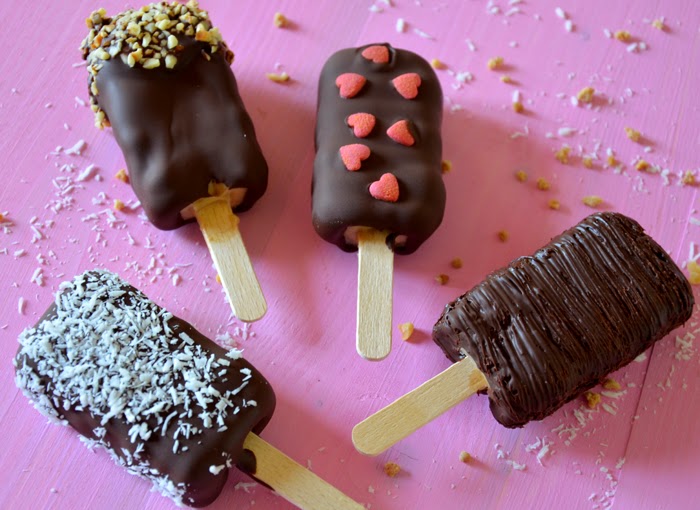 Gelato al cioccolato, dolce un po' salato banana e burro d'arachidi