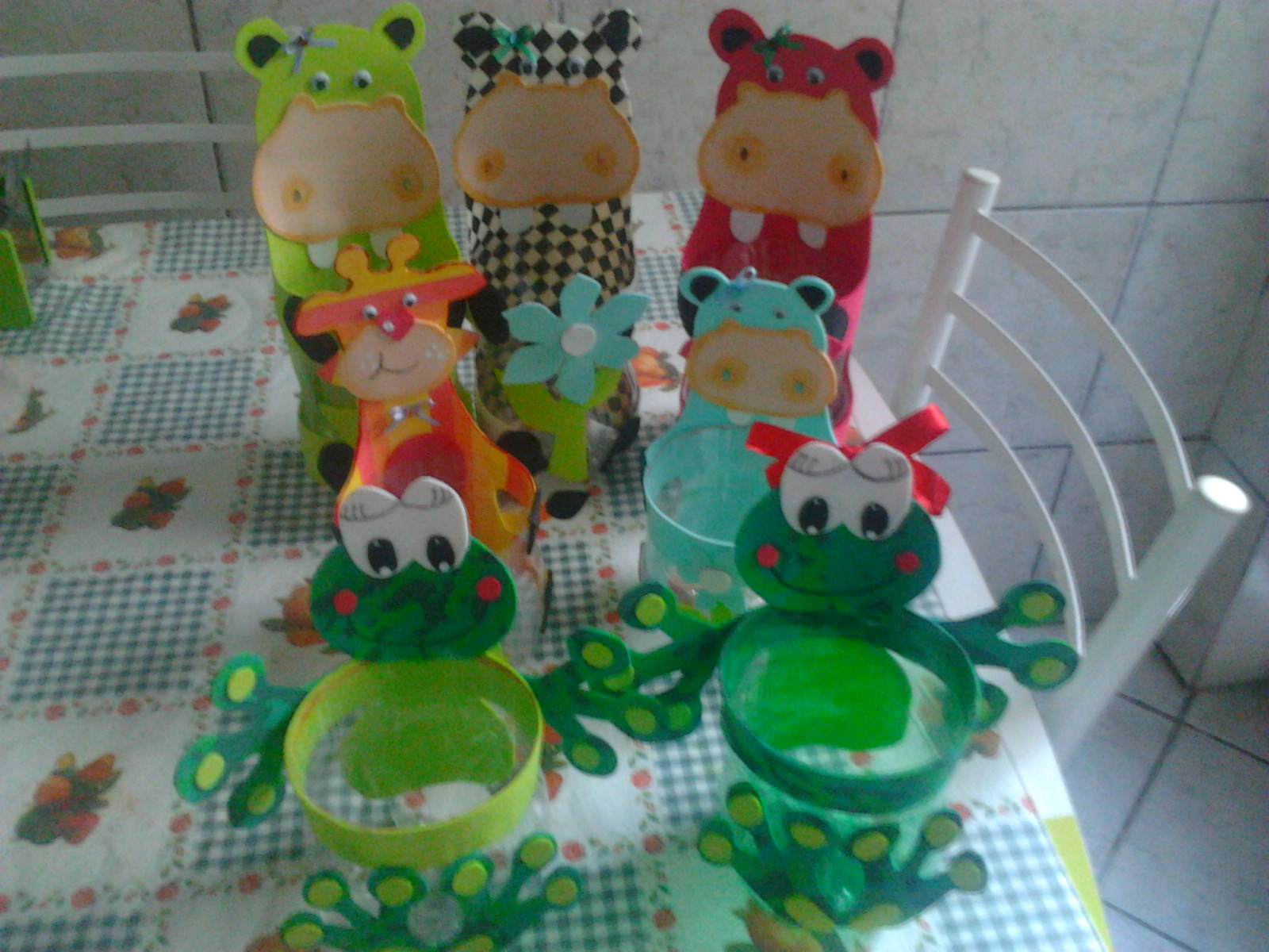 Sandra Croche& Artesanato Porta treco em EVA e Garrafa Pet Hipopotamos sapinha e sapinho, Girafa Aparador Com Gavetas Retro ~ Sandra Croche& Artesanato Porta treco em EVA e Garrafa Pet Hipopotamos sapinha e sapinho, Girafa