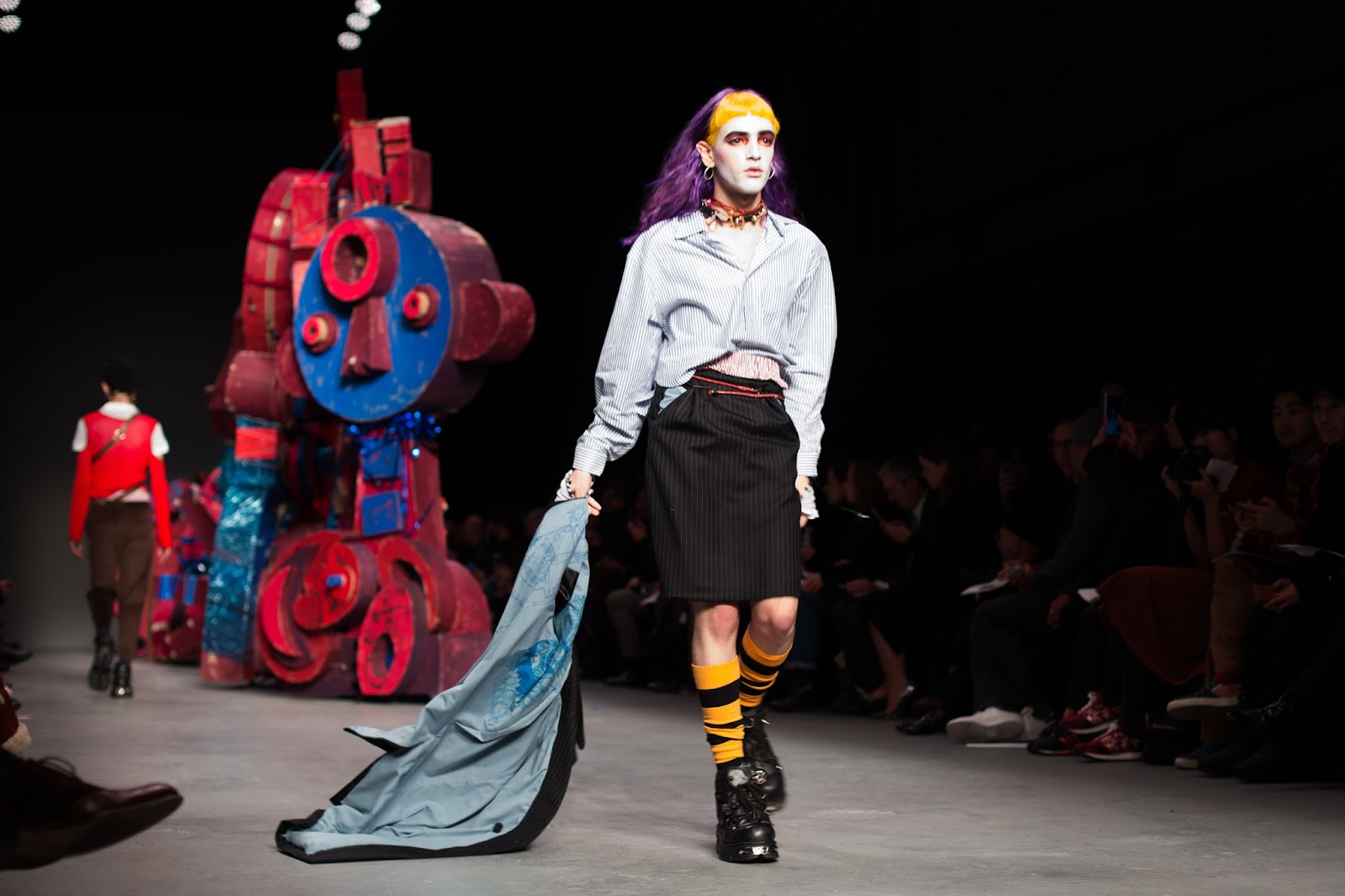 MAN AW16 LCM