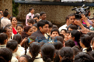 Farhan Akhtar launches Sundaram Book's 'Bhaag Milkha Bhaag' special book