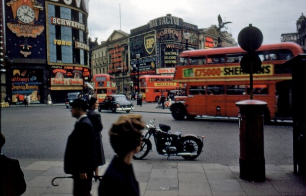 Fascinating Historical Picture of Piccadilly Circus in 1952 