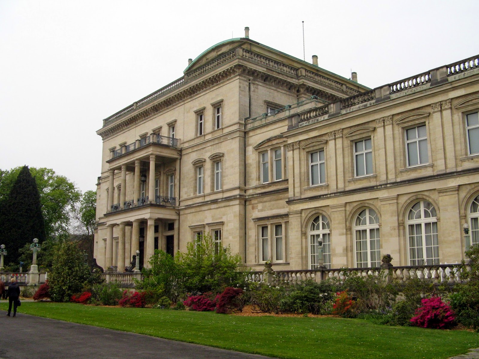 thaumazein VILLA HÜGEL THE KRUPPS OF ESSEN