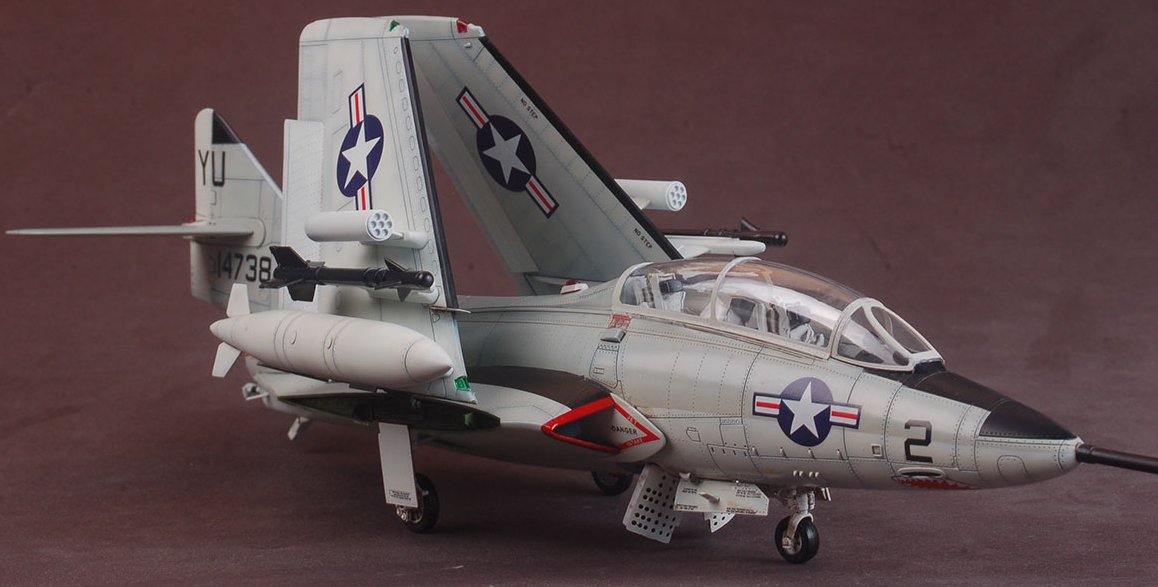 Aviation - NOUVEAUTÉS, RUMEURS ET KITS A VENIR - Page 13 Kittyhawk+T-9+cougar+KH80129+(3)