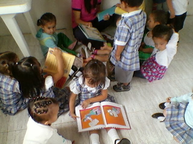 los niños leen