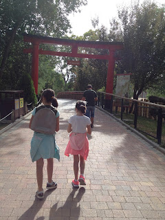 mi familia comenzando la ruta del zoo vacaciones,verano, zoo, niños, hijos, animales