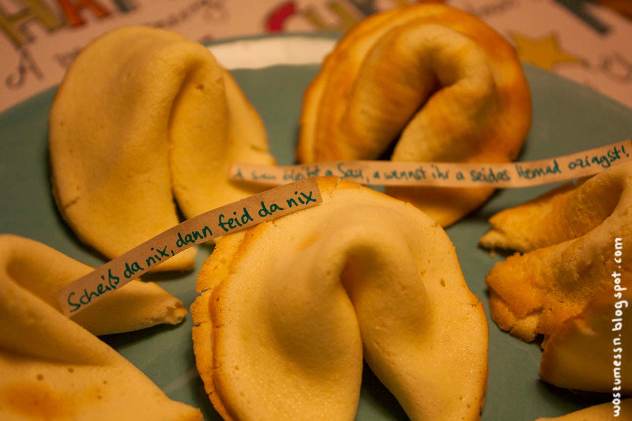 Wos zum Essn A guads Neis mit im Herzen bayrischen Glückskeksen