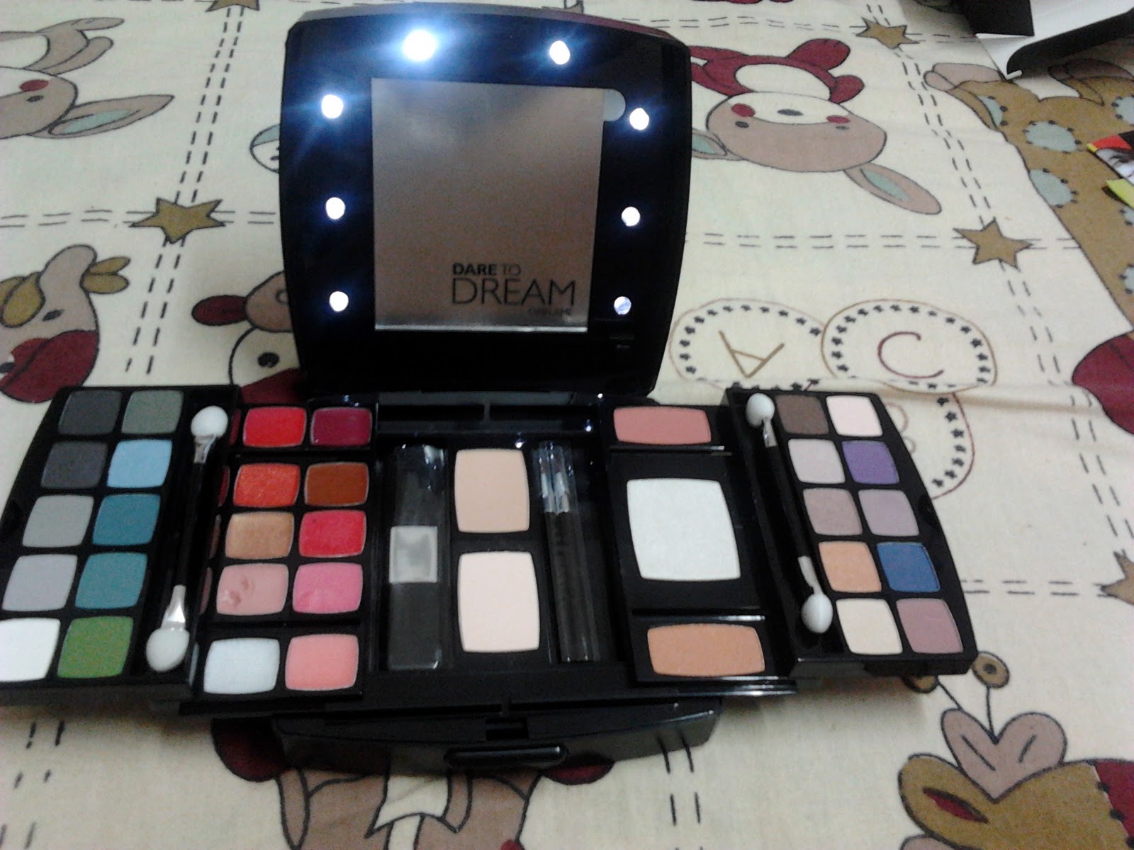 Review Oriflame Dare to Dream Make Up palette The Shopaholic Diaries