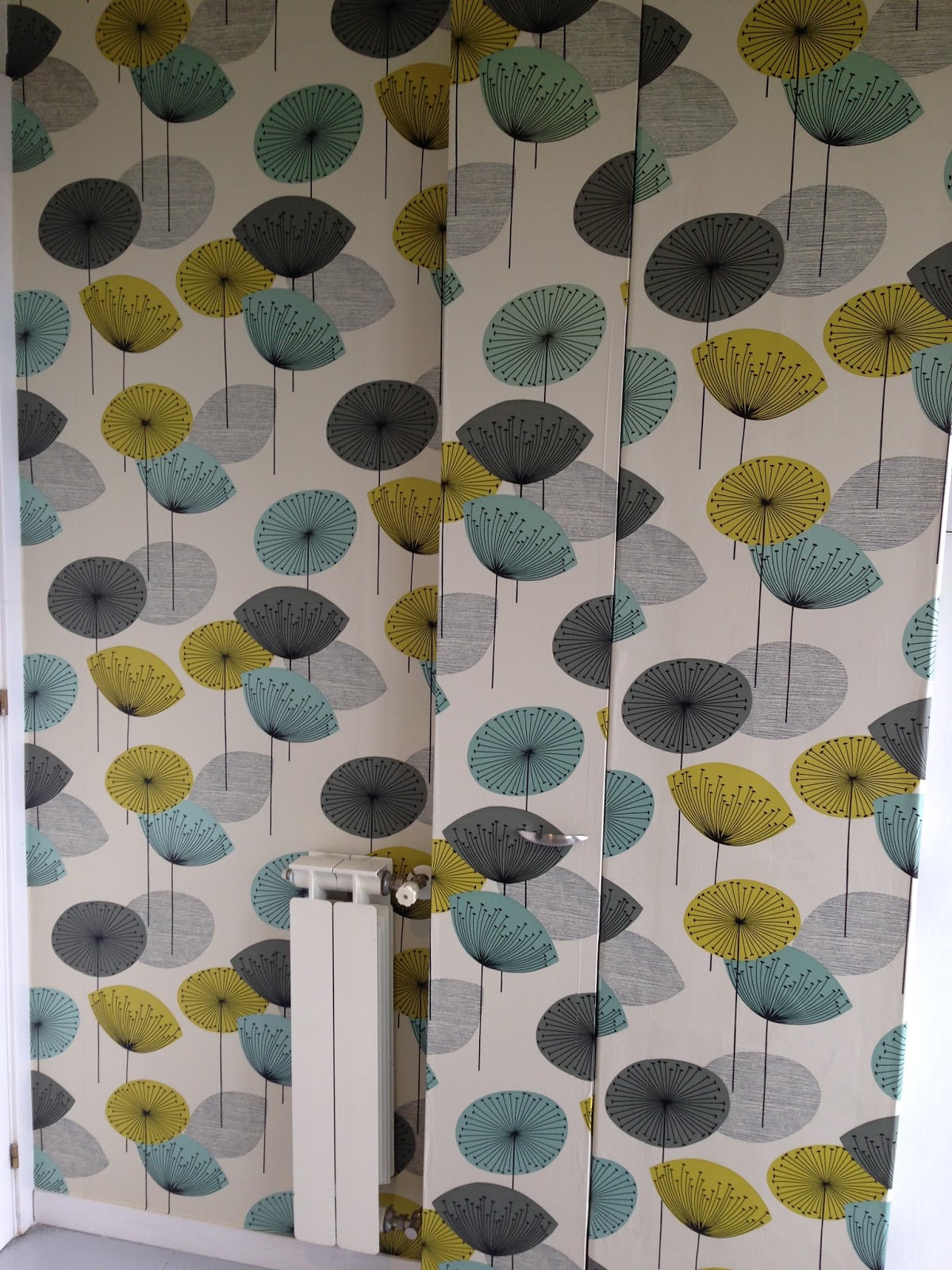 "Manuel Asenjo": Cocina Papel Pintado Techo Y Paredes Azulejos