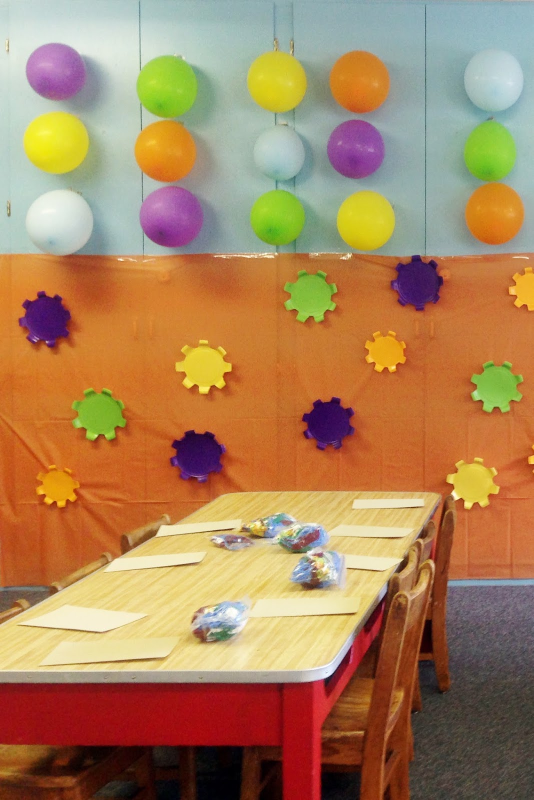 Dancing Commas :: Workshop of Wonders VBS :: Balloon and paper plate gear wall