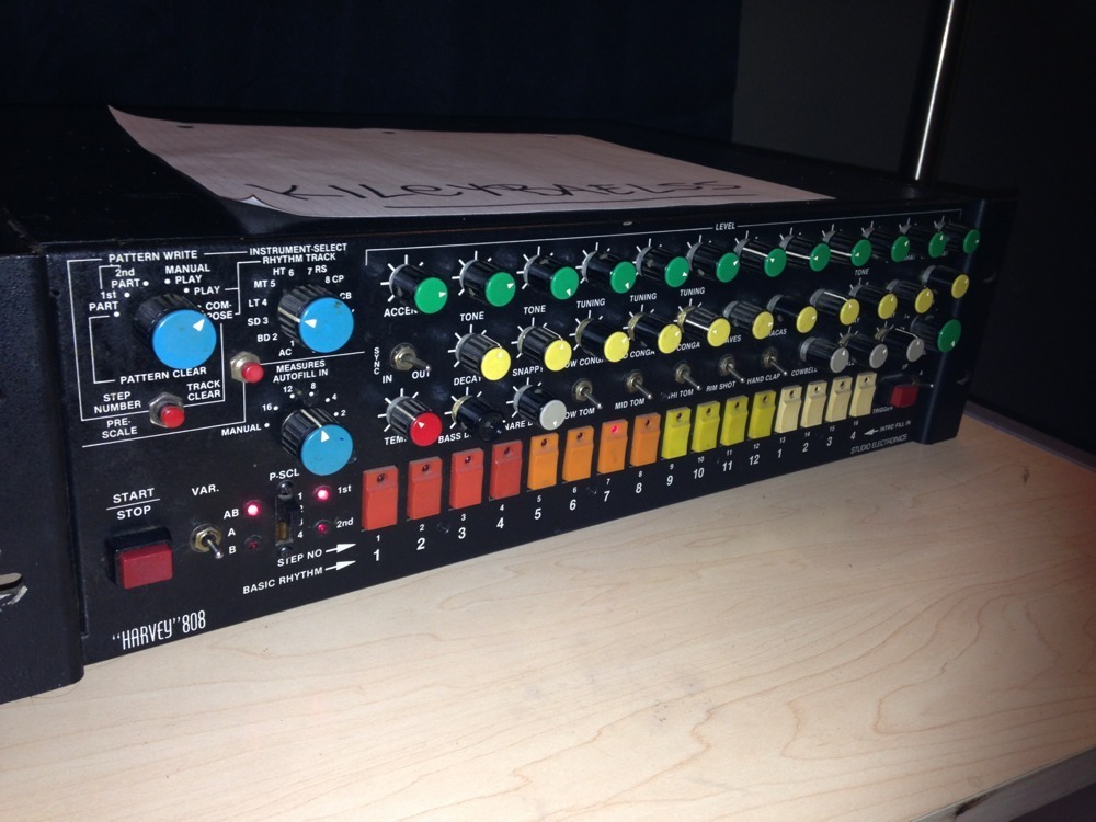 MATRIXSYNTH "HARVEY" 808 RACK MOUNT DRUM MACHINE