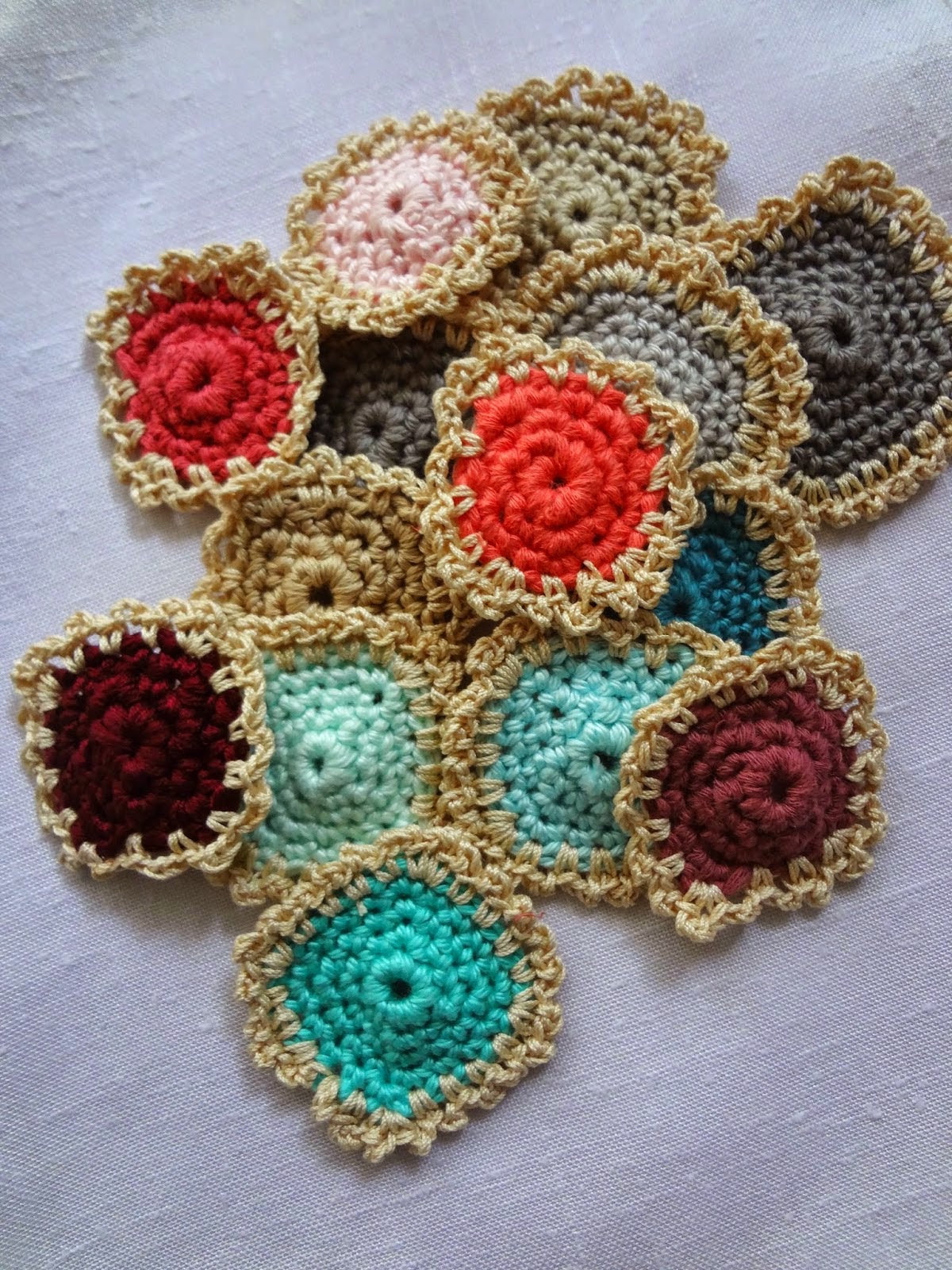 http://thelittletreasures.blogspot.com/2014/09/mini-squares.html