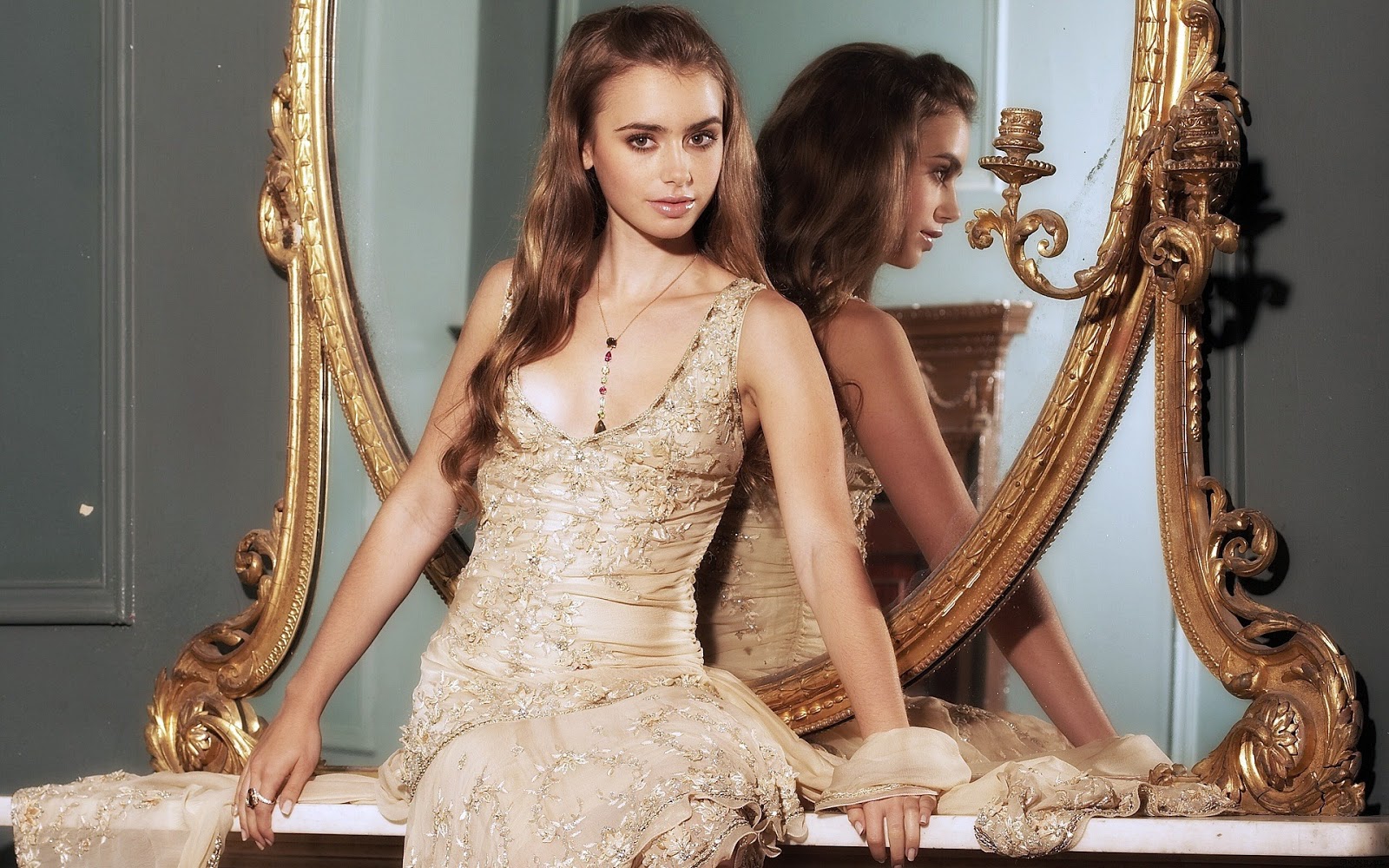 Lovely Wallpapers: Lily Collins Hot & Lovely Wallpapers