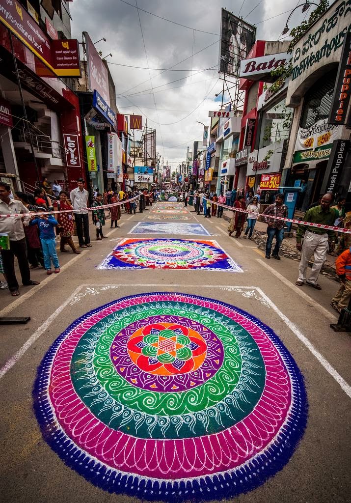 Rangoli Mat of the Gods Kuriositas