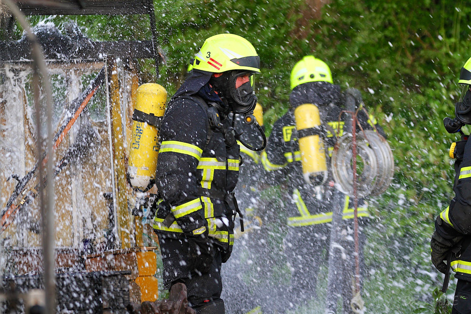 Bernau: Grosseinsatz der Feuerwehr - Bungalow Brand... 82 Bernau LIVE - Dein Stadtmagazin für Bernau bei Berlin