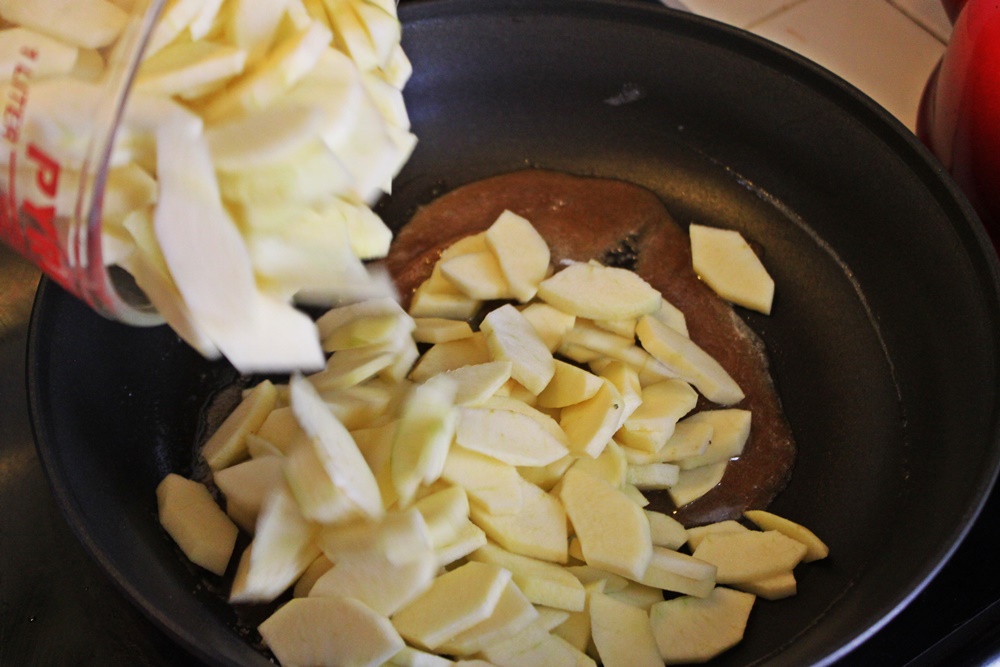 Cooking with Anne Taffy Apple Cheesecake Pie