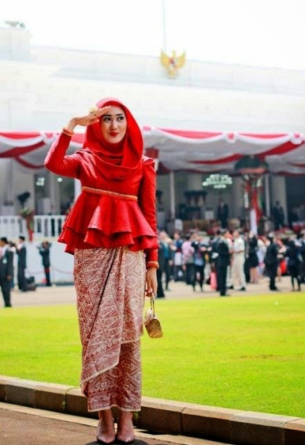 Kebaya Hijab ala Dian Pelangi | Qbaya.com - Inspirasi ... Tips Memilih Kebaya