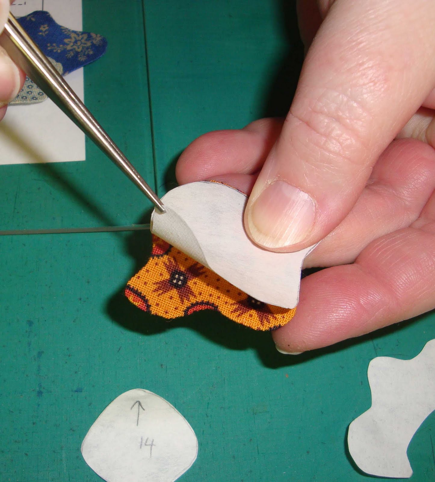 FABRIC THERAPY Glue stick applique, the tutorial PART TWO...