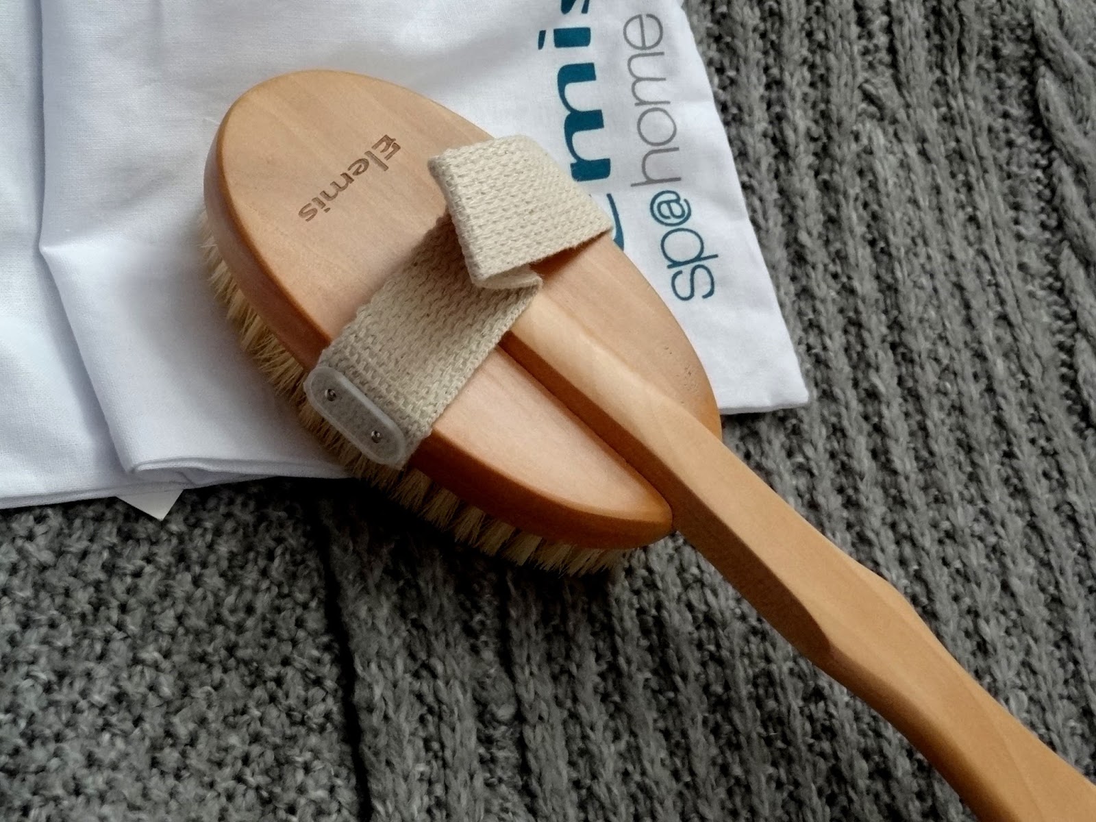 Makeup, Beauty and More Elemis Skin Brush