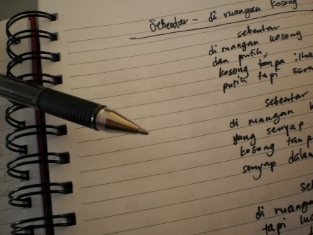 something by tauhhid: Bisikan Rindu & Berita Gembira : Sebentar - di