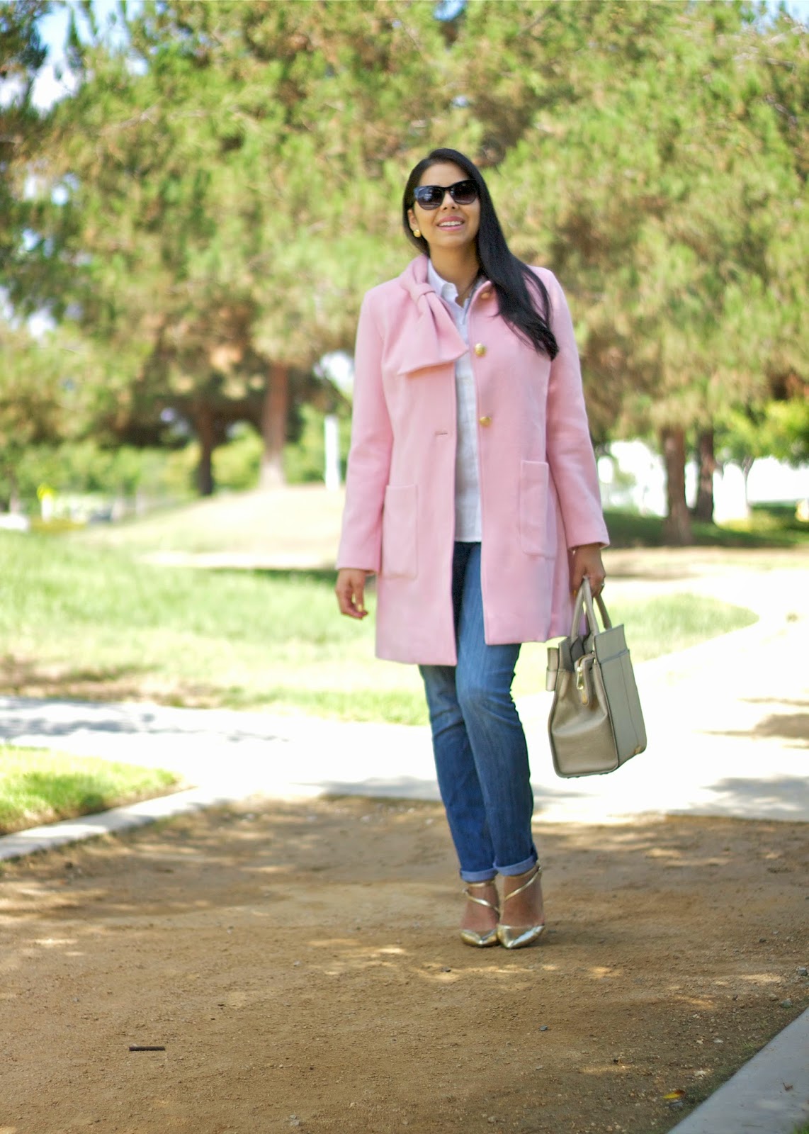 pink coat jeans and gold, gold shoes, jeans and gold strappy shoes, how to wear gold shoes, fashion week sd, fwsd