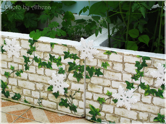 Giấy Decal cuộn giả gạch trắng dây leo xanh khổ 0,45m