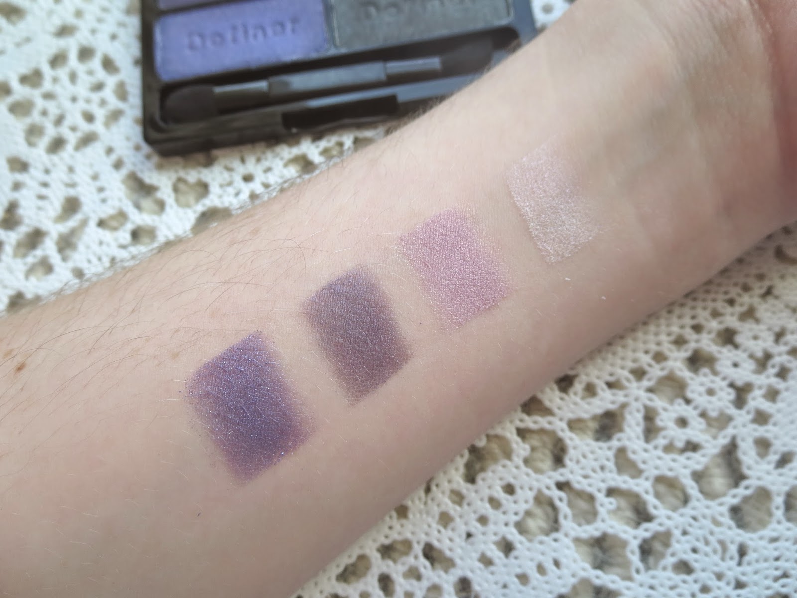a picture of Wet n Wild Petal Pusher palette (swatch)