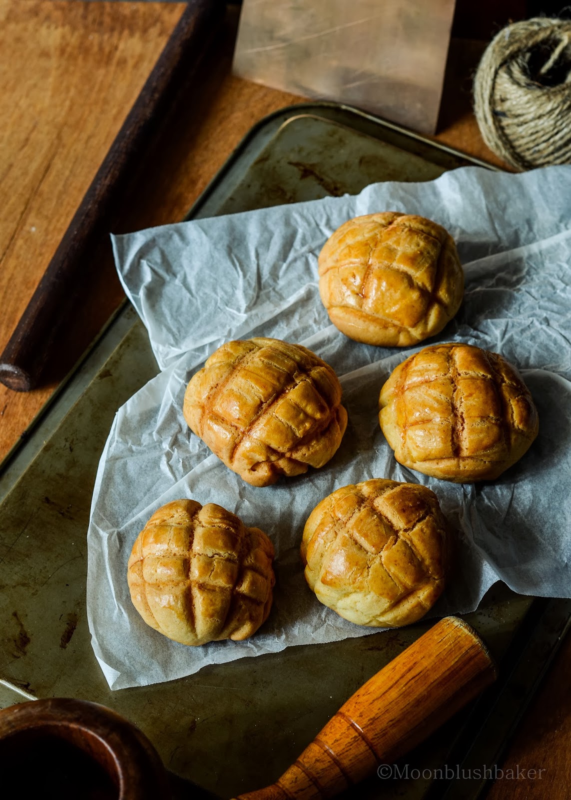 Words and photos united // Saffron and pumpkin melon pan (bread) The
