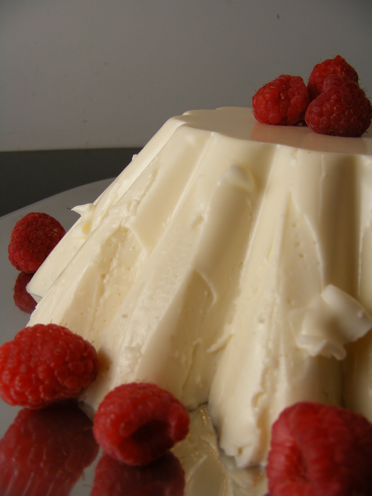 The Virtual Goody Plate Russian Cream