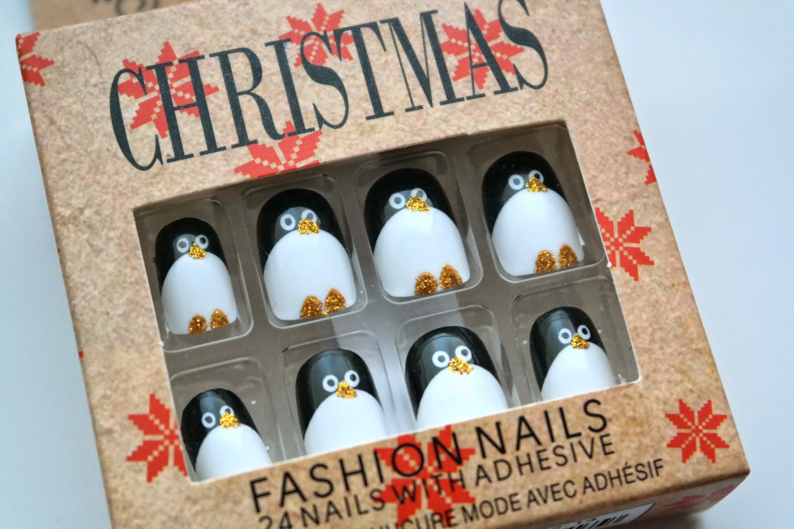 Elegant Christmas Nails 2021