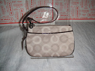 coach wristlets 28