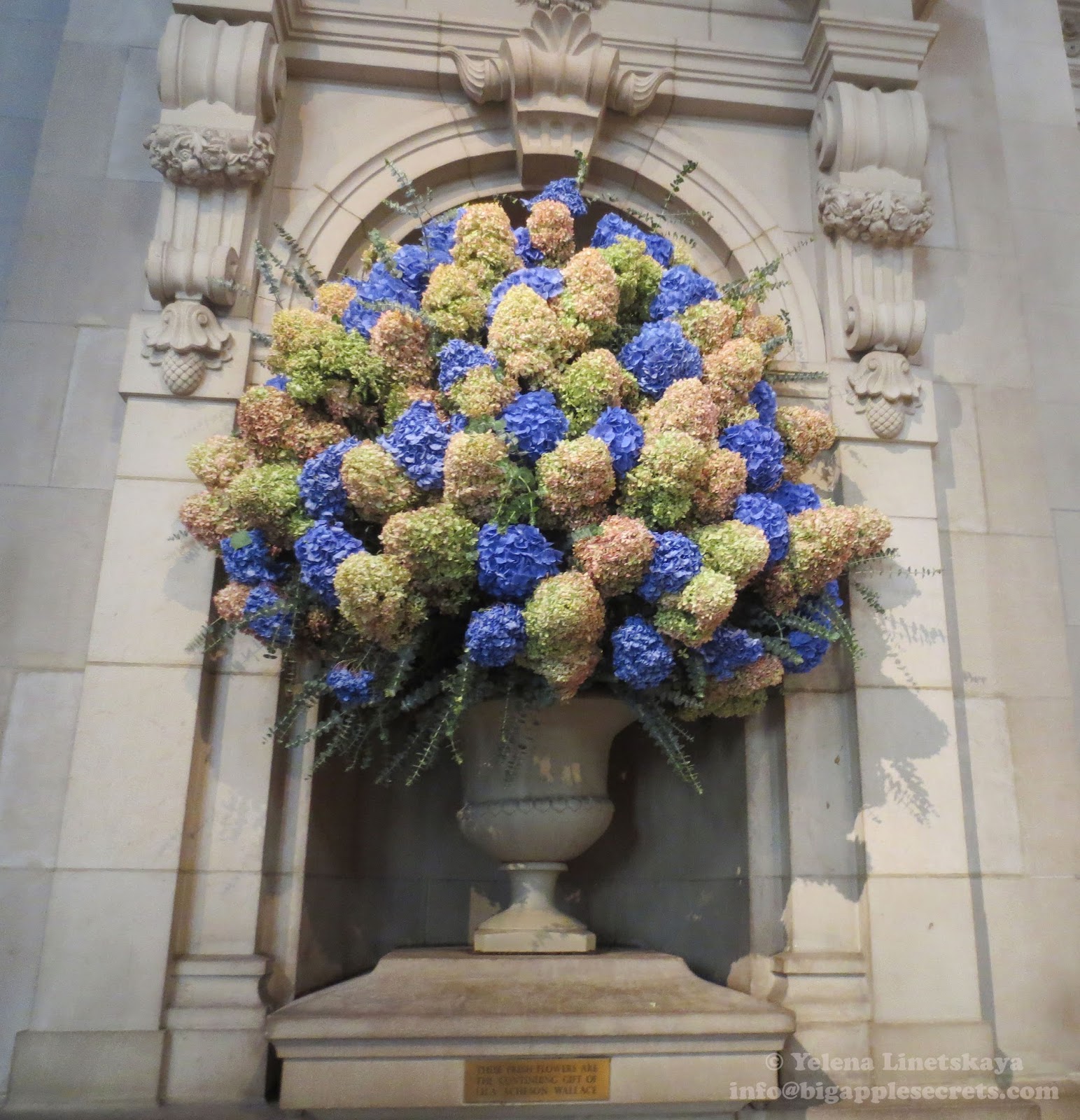 Big Apple Secrets Fresh flowers in the Great Hall , Metropolitan