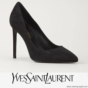 Princess Sofia style YVES SAINT LAURENT Paris pumps