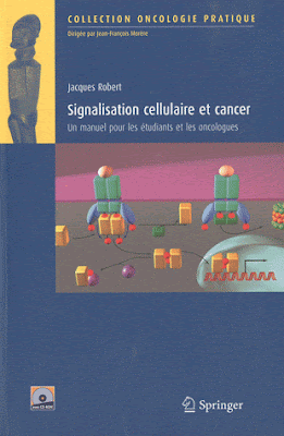 Signalisation cellulaire et cancer Plus que jamais, les oncologues ont besoin de l'apport de la biologie, d'abord pour comprendre les cancers, mais surtout pour les traiter. Plus de 600 essais thérapeutiques sont en cours en 2010 pour évaluer les thérapies ciblées. Il est maintenant bien établi que le cancer est, d'une certaine façon, une maladie de la signalisation cellulaire : les cellules cancéreuses détournent à leur profit les messages que s'échangent les cellules, masquent ou sur expriment les récepteurs de ces messages, miment de mille façons les voies intracellulaires qui leur permettent de proliférer et d'envahir les tissus voisins ou distants. Afin de s'y retrouver dans le dédale des voies de signalisation, dans la profusion des récepteurs et des signaux concourant à l'oncogenèse, le professeur Jacques Robert propose une vision d'ensemble, certes simplifiée et didactique, mais assez complète, des voies de transmission de l'information entre les cellules et à l'intérieur des cellules. Pour une bonne partie, ce livre repose sur les cours délivrés en Master 1 et 2 à l'université de Bordeaux 2, accompagnés de schémas longuement réfléchis. Les voies de signalisation y sont décortiquées une à une, mais sans jamais esquiver la complexité de leurs interconnexions. La présentation de chaque voie est suivie d'une brève description des altérations rencontrées dans les cancers et des approches pharmacologiques ciblées qui peuvent être mises en oeuvre pour y remédier. Les mécanismes de base de la biologie moléculaire, qui permettent d'expliquer les perturbations des voies de signalisation, font l'objet d'annexes didactiques. Cet ouvrage, accompagné d'un CD-Rom présentant 113 schémas en couleur, véritable outil de référence pour l'enseignement, se veut le compagnon de l'oncologue dans sa quête de nouvelles thérapeutiques anticancéreuses.