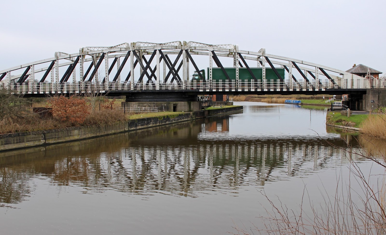 sconzani Cheshire walks Acton Bridge to Dutton Locks