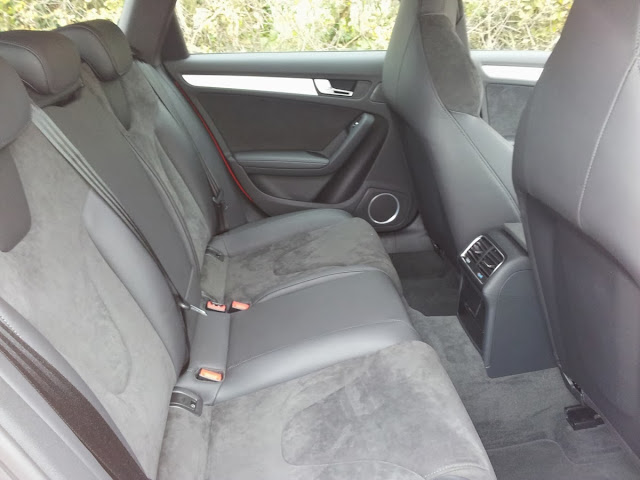 2014 Audi RS4 rear seats