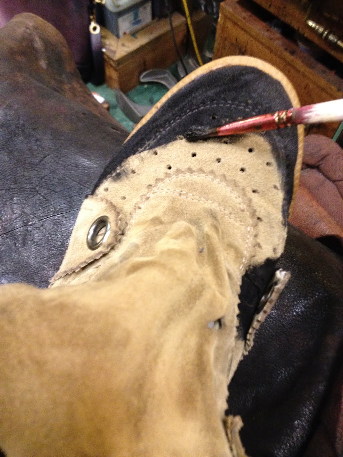 teinture chaussures daim noir