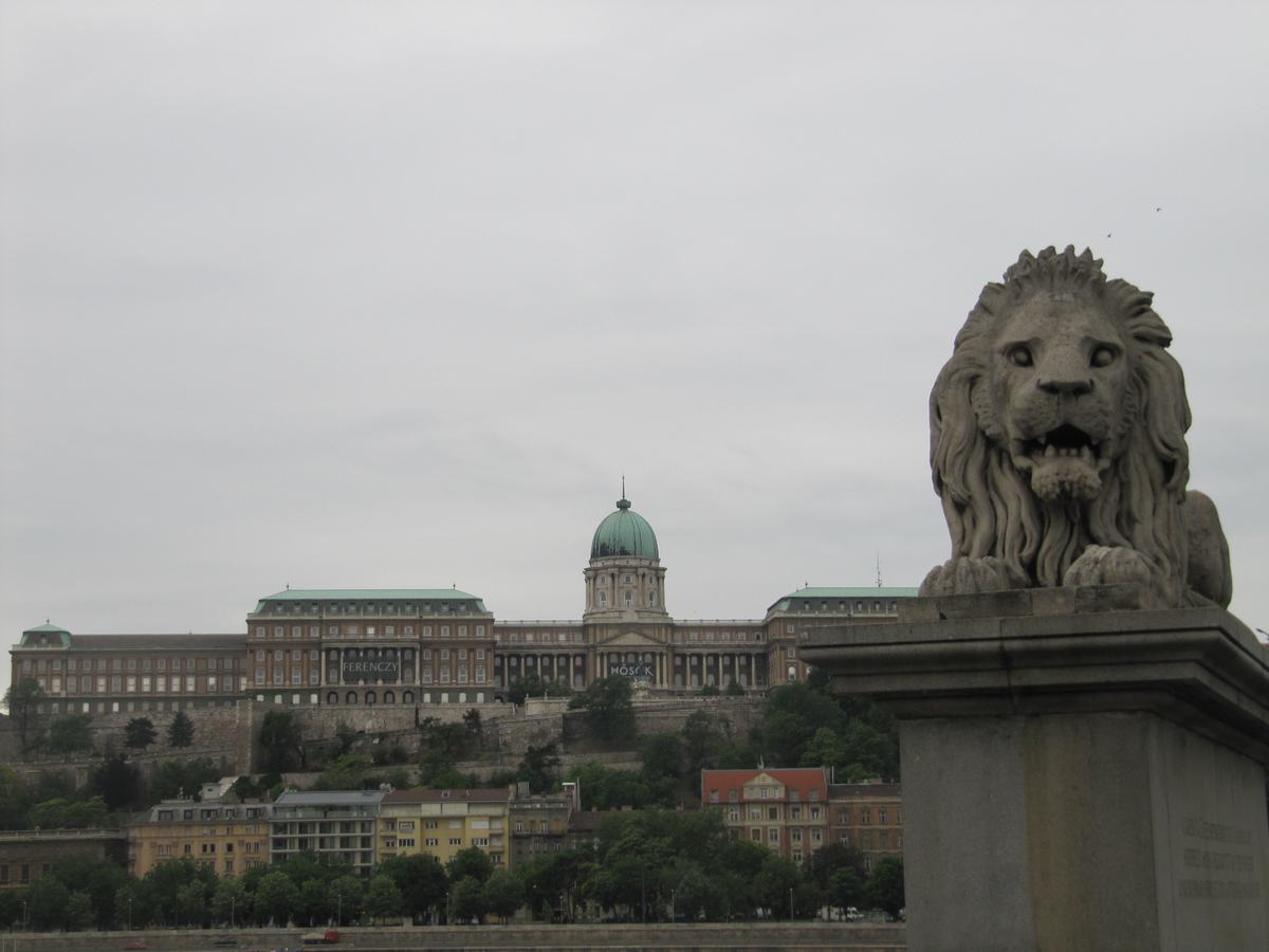 Palacio Real sobre la colina del Castillo Budapest